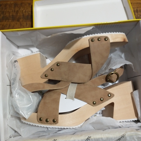 Seven Dials Marina Lt brown/ buck sandles - Picture 1 of 4